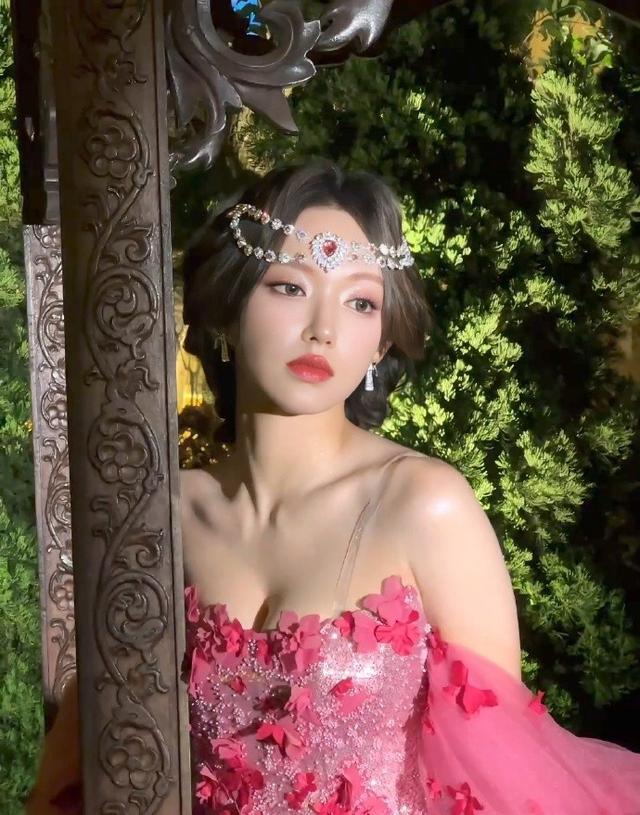 程潇红毯特写