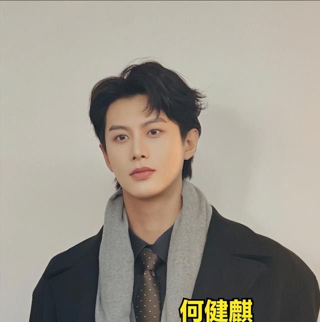 何健麒高铁售票员时期照片