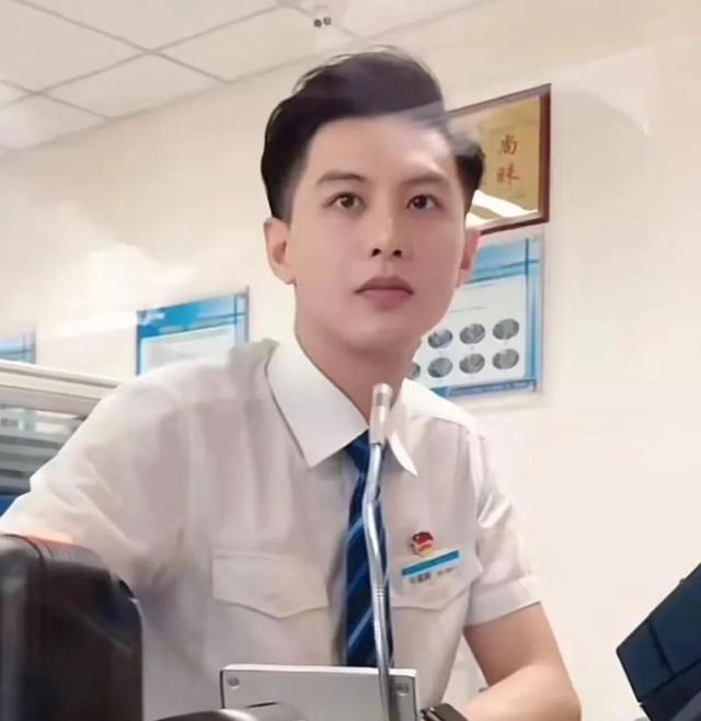 何健麒高铁工作照