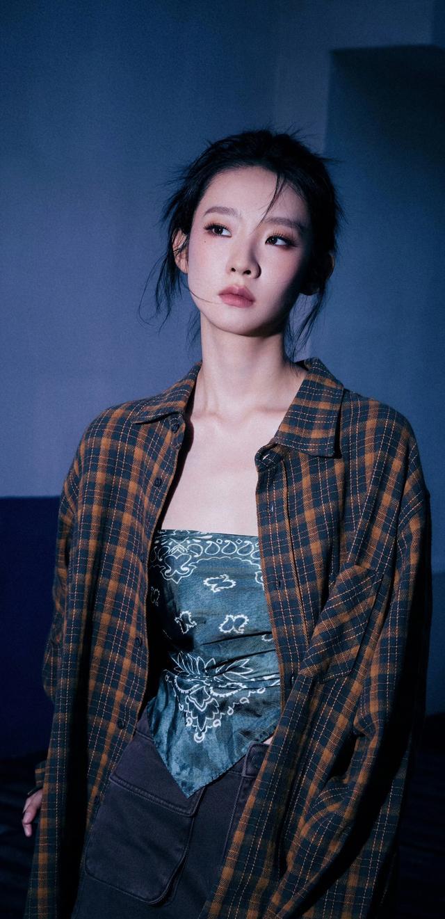 张艺凡黑丝长腿壁纸